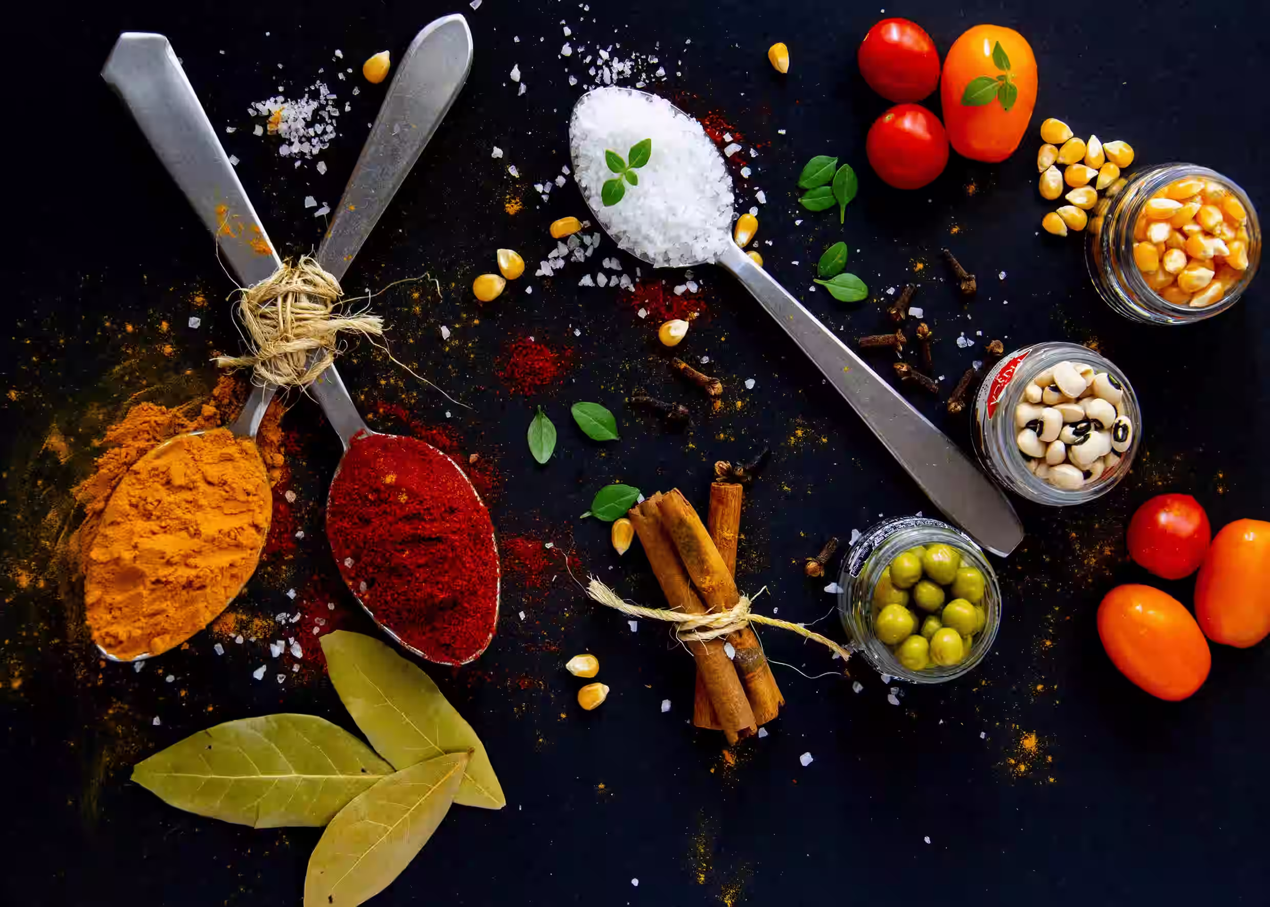 Picture of a bunch of other spices that compliment the bay leaf.