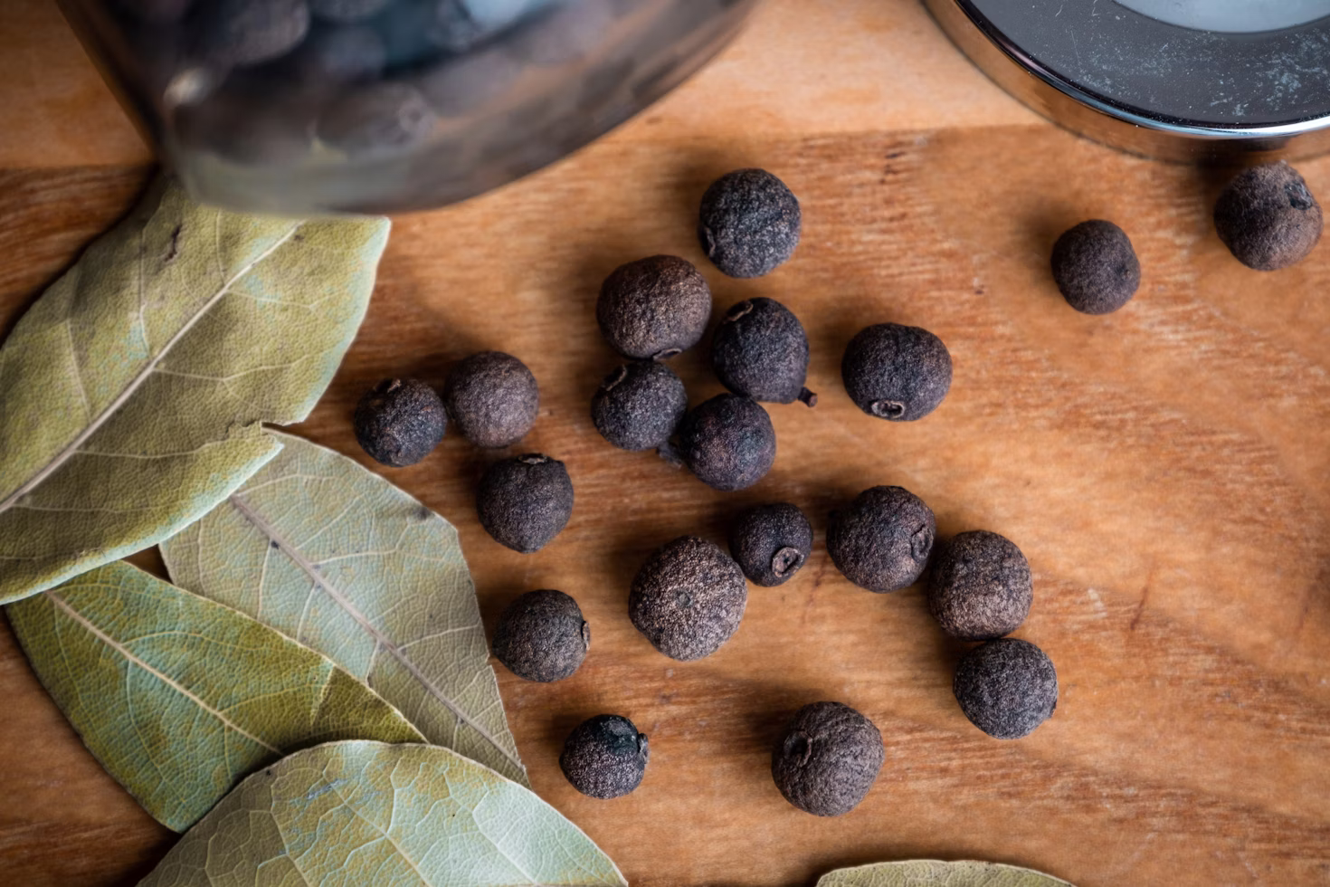 A picture of a little bunch of bay leaves.